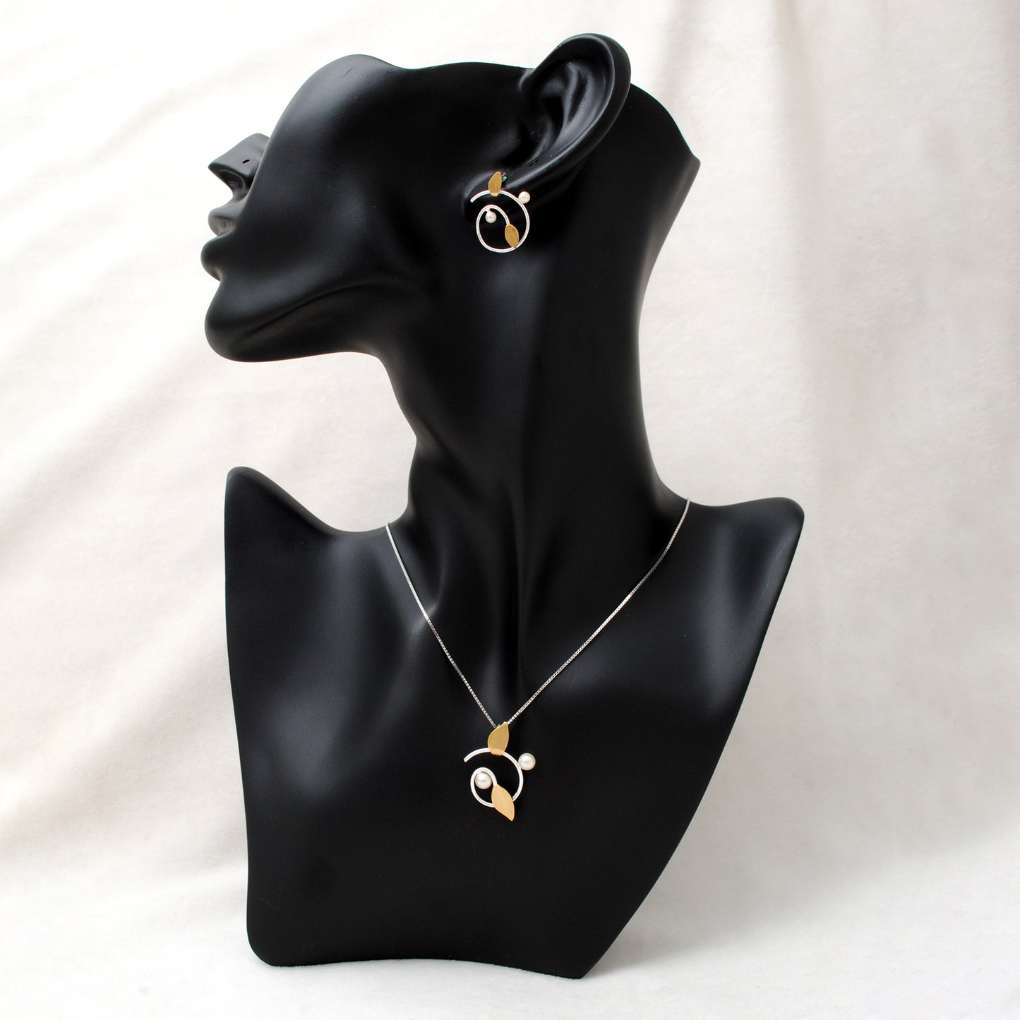 925 Sterling Silver Pearl Enamel Pendant Set – Leaf Design