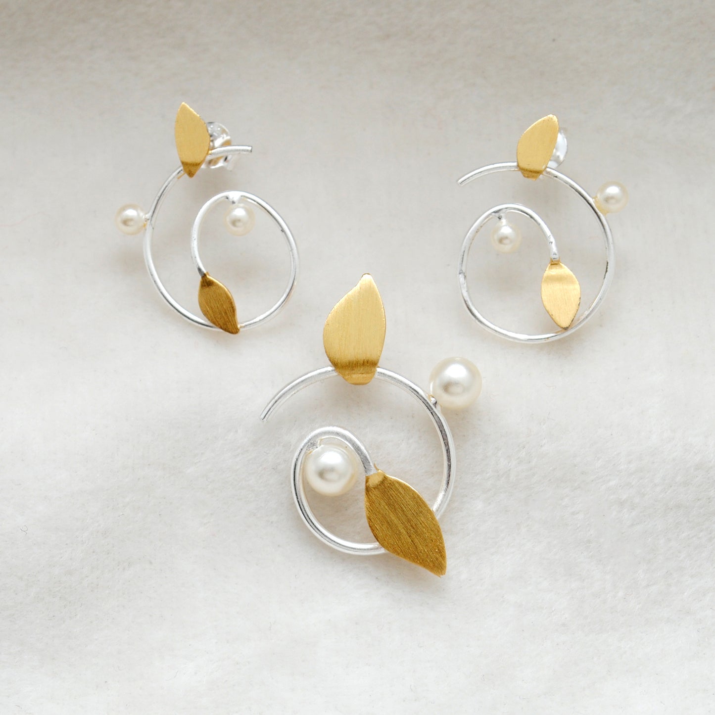 925 Sterling Silver Pearl Enamel Pendant Set – Leaf Design