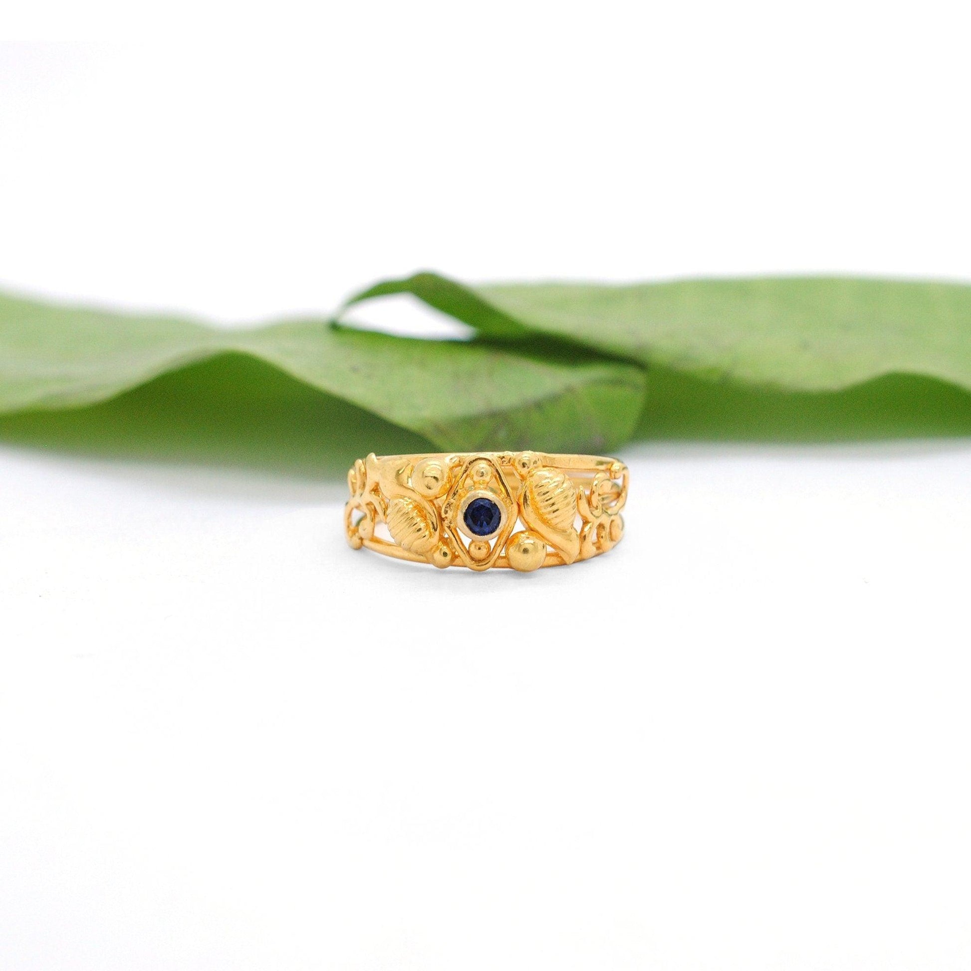 18k Solid Yellow Gold Ring Stone Studded Vintage Ring 6.5 US - Kanika Creations