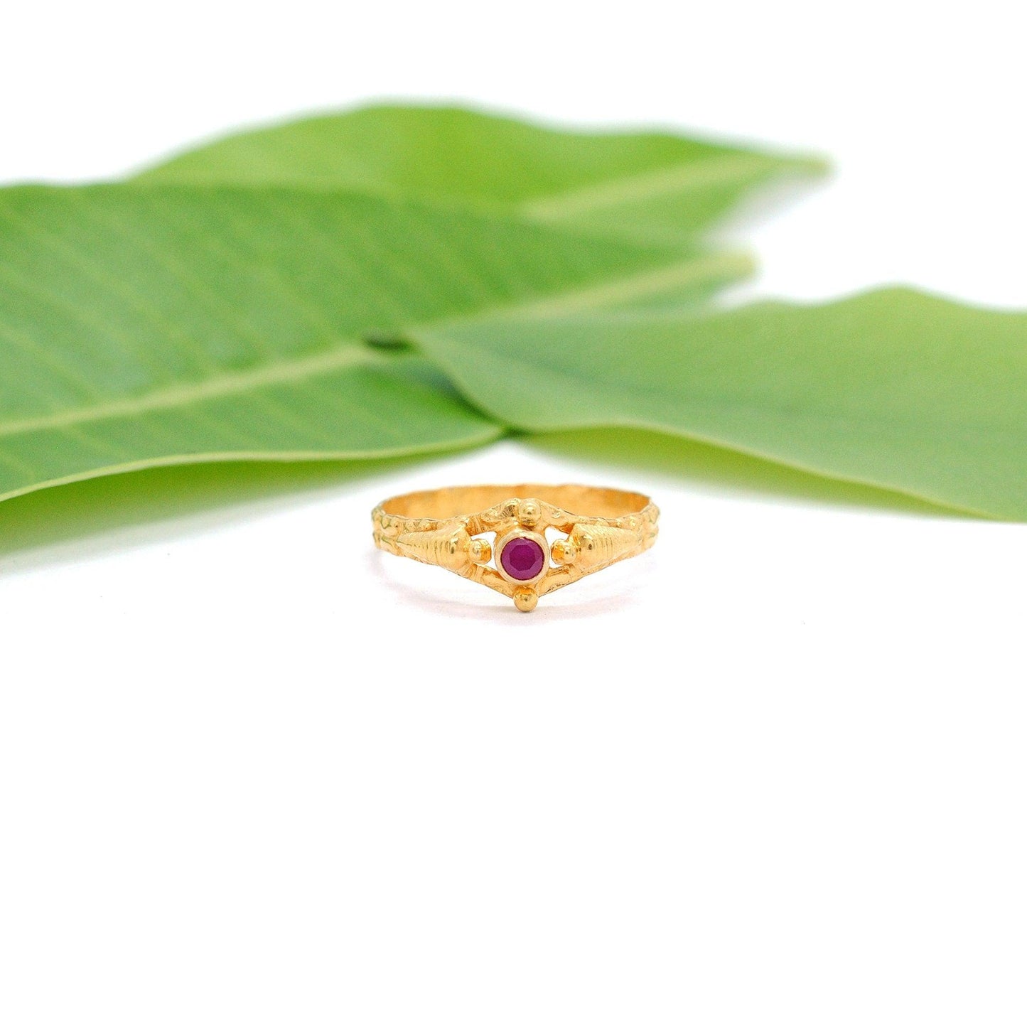 18k Solid Yellow Gold Ruby Vintage Ring 6.5 US - Kanika Creations