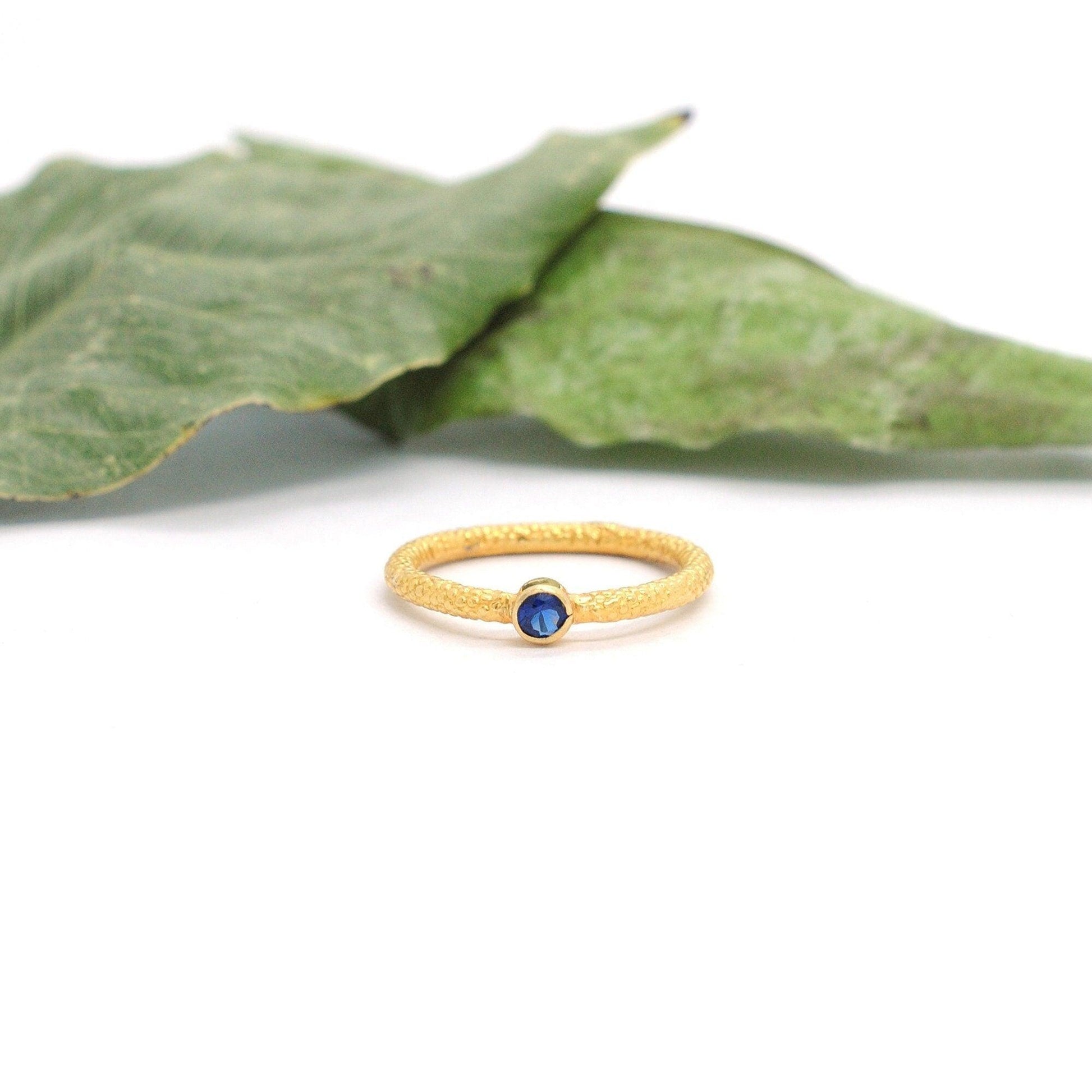 18k Solid Yellow Gold Stone Studded Antique Ring 5 US - Kanika Creations