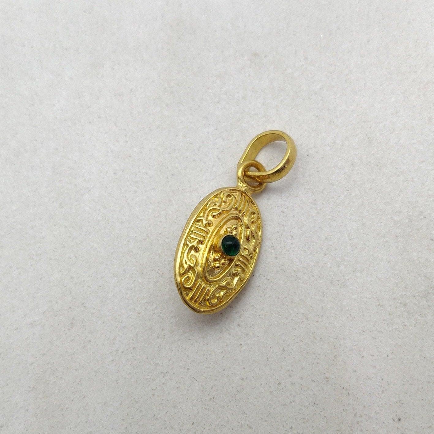 18k Yellow Gold Emerald Textured Oval Pendant - Kanika Creations