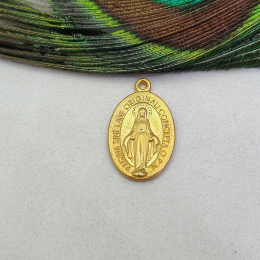 Vintage 18k Gold Religious Charm Pendant - Kanika Creations