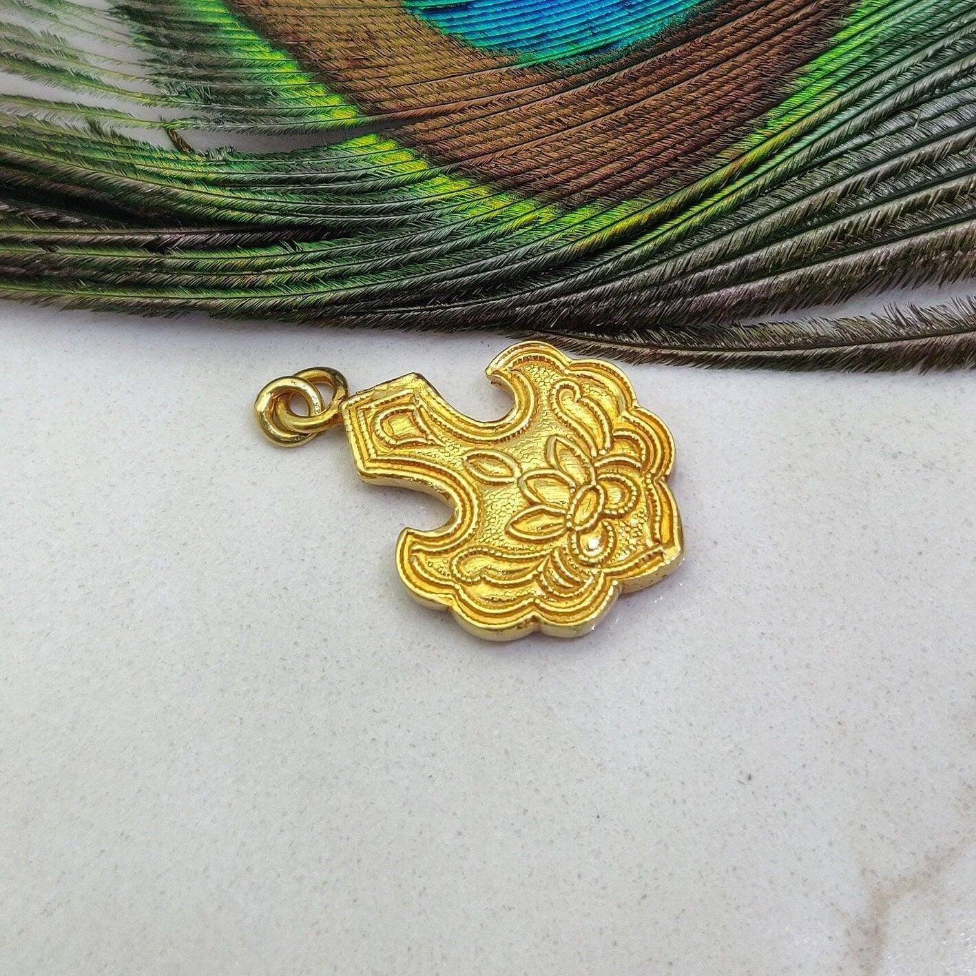 Solid 18k Yellow Gold Floral Style Vintage Pendant - Kanika Creations