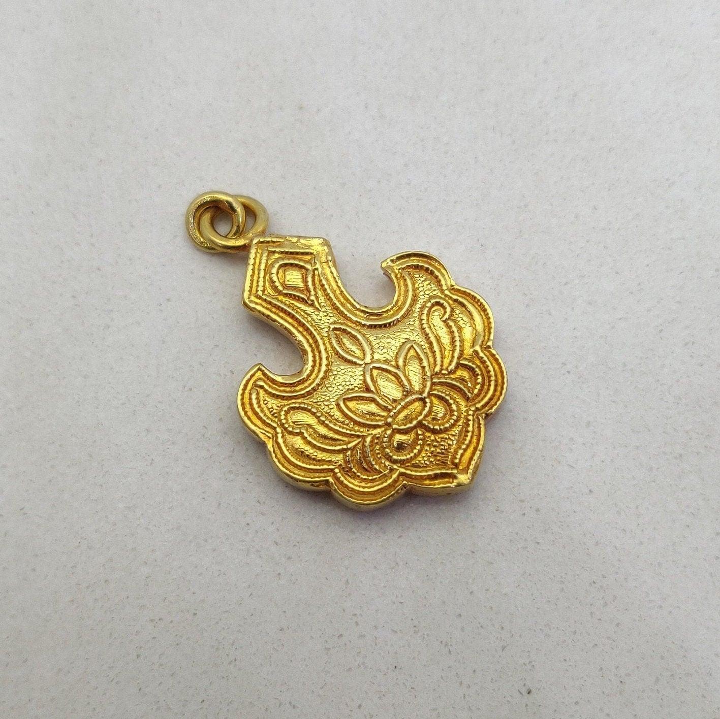 Solid 18k Yellow Gold Floral Style Vintage Pendant - Kanika Creations