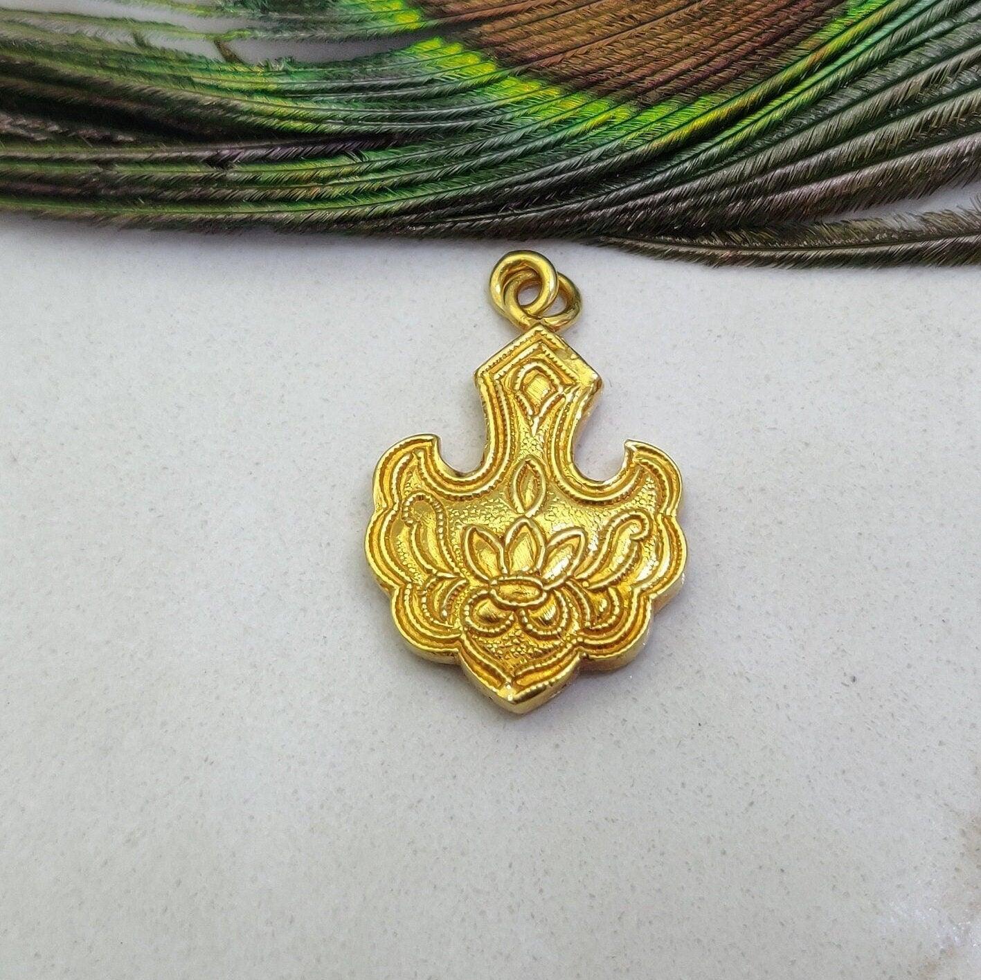 Solid 18k Yellow Gold Floral Style Vintage Pendant - Kanika Creations