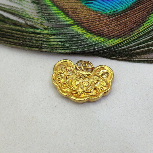 Charm 18k Yellow Gold Handmade Pendant 24.50X17mm - Kanika Creations