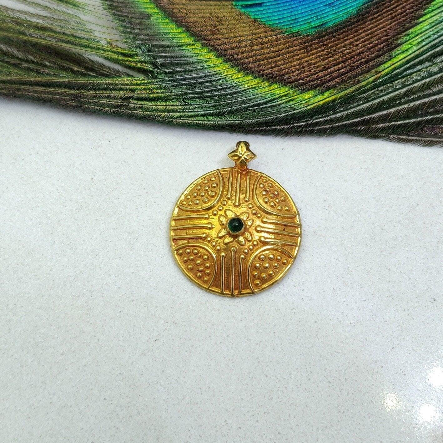 18k Solid Yellow Gold Emerald Antique Pendant 20.50mm - Kanika Creations