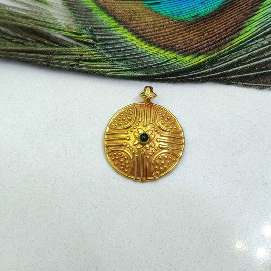 18k Solid Yellow Gold Emerald Antique Pendant 20.50mm - Kanika Creations