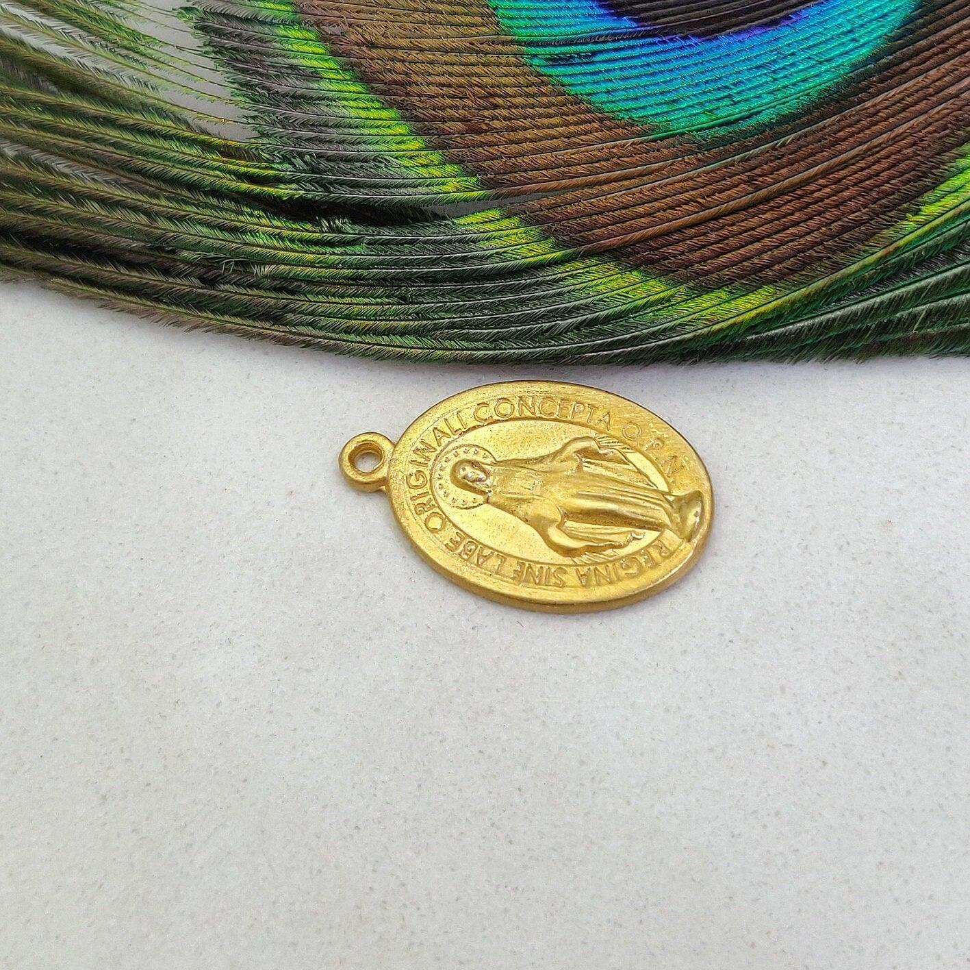 Vintage 18k Gold Religious Charm Pendant - Kanika Creations