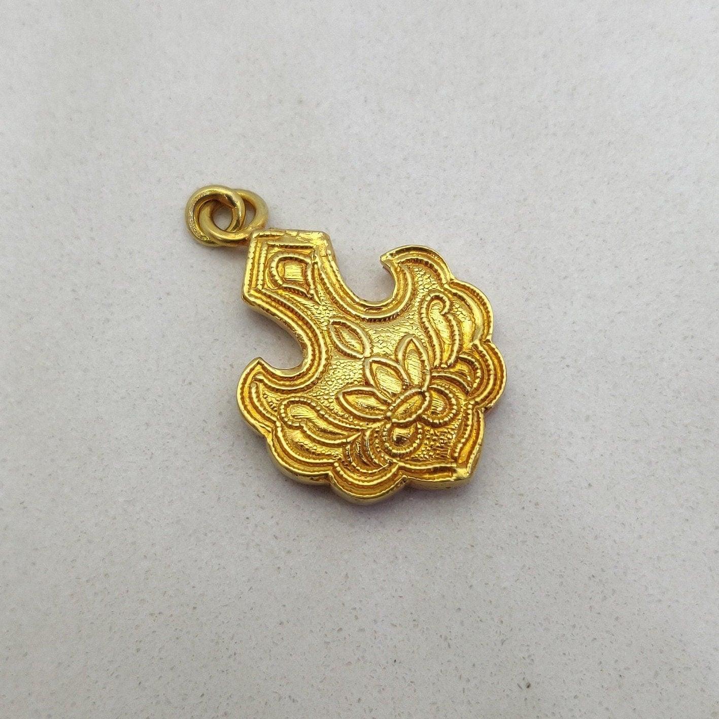 Solid 18k Yellow Gold Floral Style Vintage Pendant - Kanika Creations