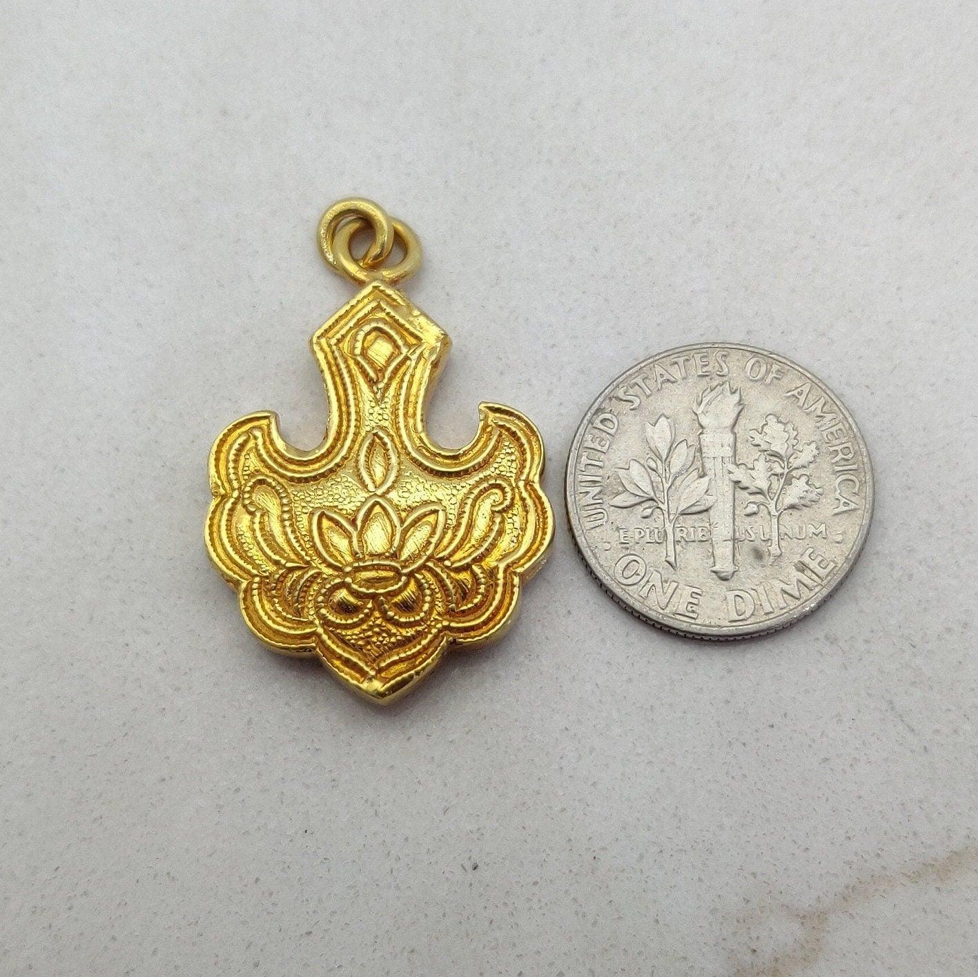 Solid 18k Yellow Gold Floral Style Vintage Pendant - Kanika Creations