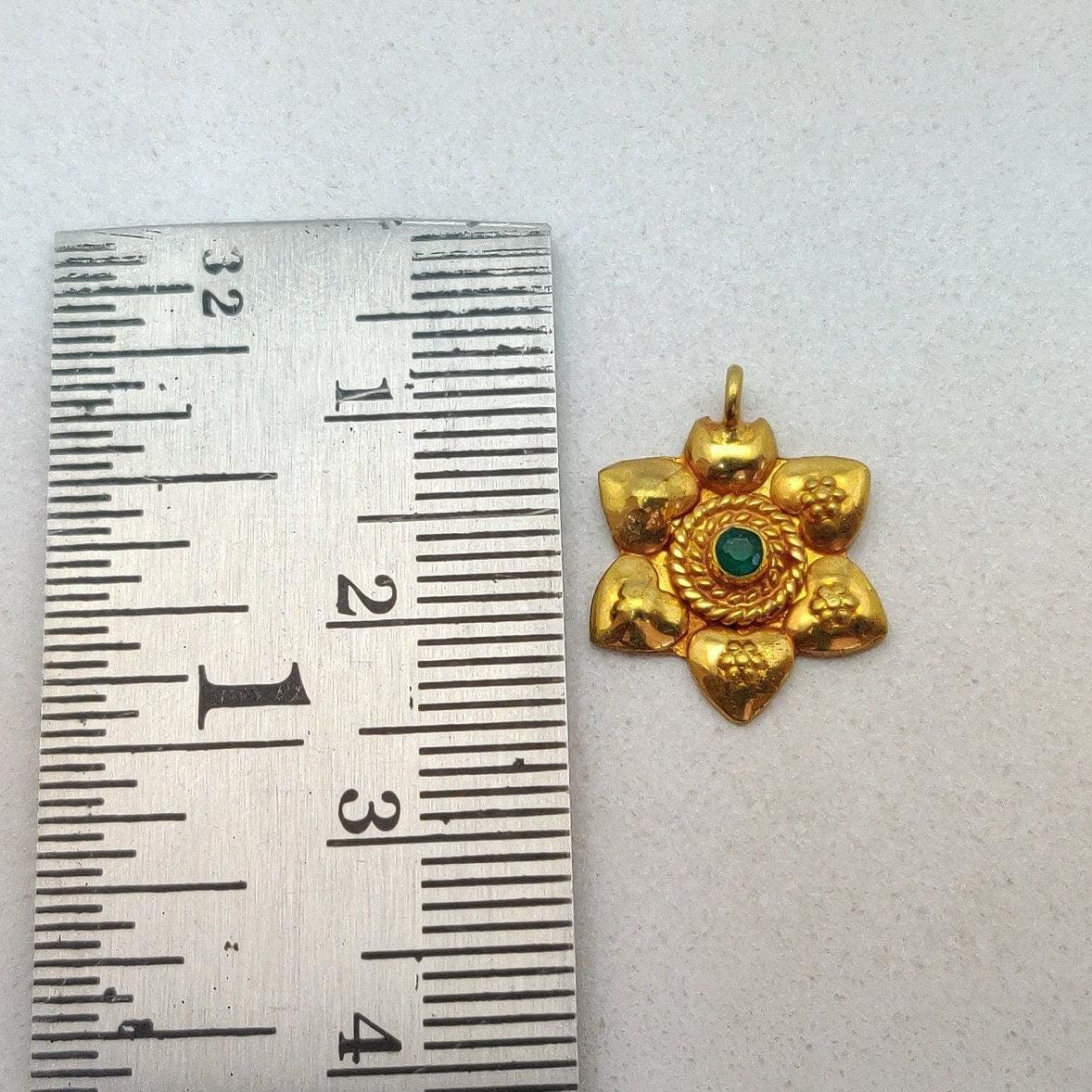 18k Solid Yellow Gold Emerald Floral Pendant-15mm - Kanika Creations
