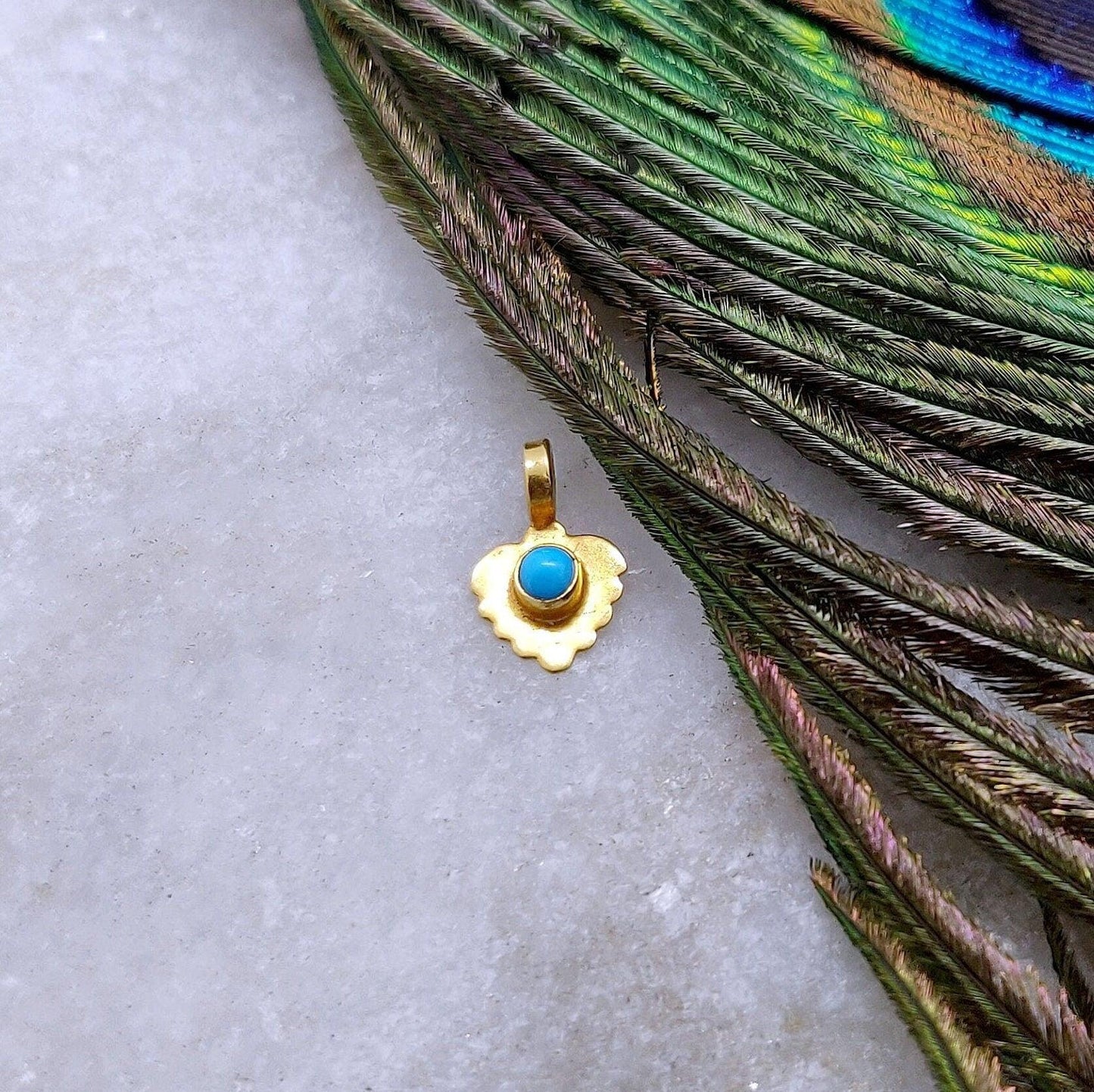 Vintage 18k Solid Gold Charm Stone Jewelry Wholesale Supplier - Kanika Creations