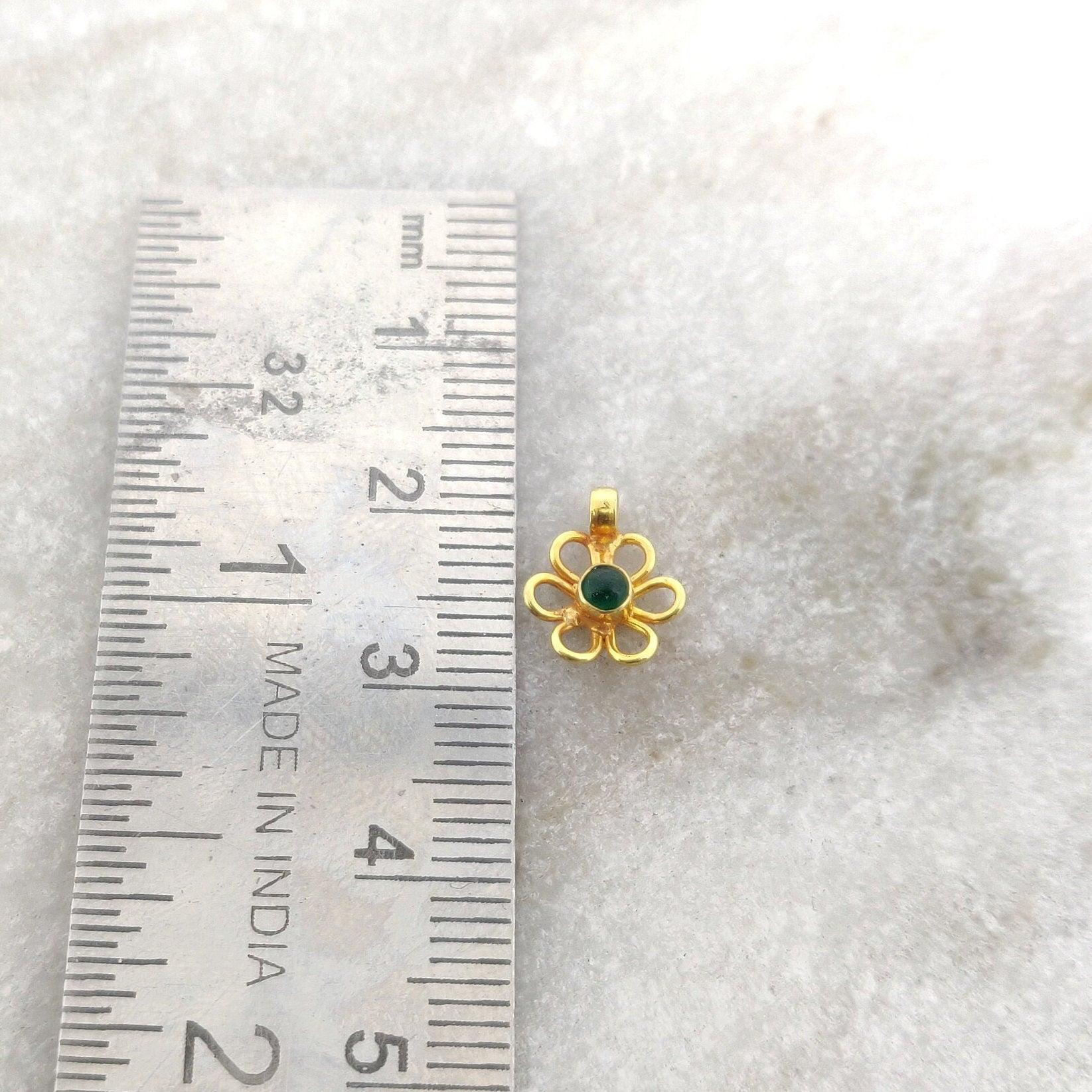 18k Yellow Gold 10mm Floral Charm Pendant - Kanika Creations