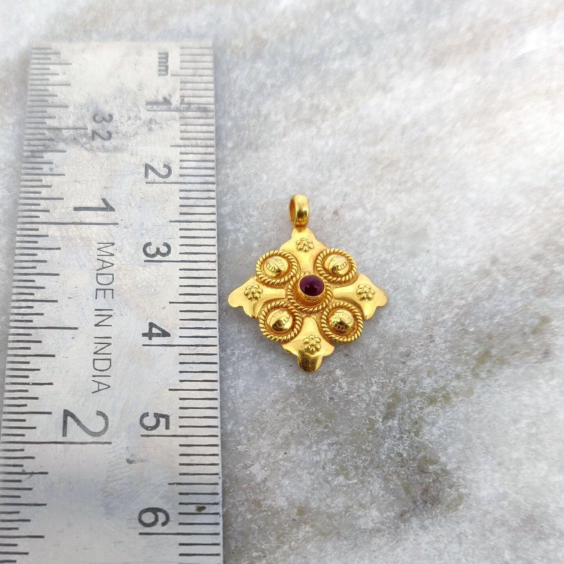 18k Solid Yellow Gold Antique Pendant 20x16mm - Kanika Creations