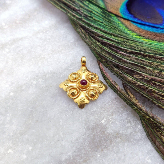 18k Solid Yellow Gold Antique Pendant 20x16mm - Kanika Creations