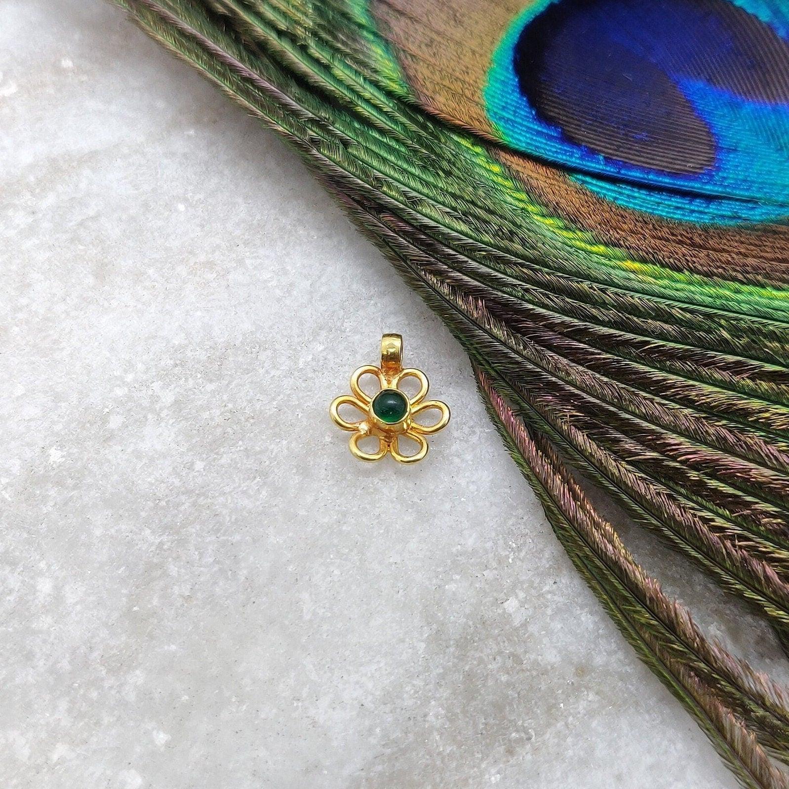 18k Yellow Gold 10mm Floral Charm Pendant - Kanika Creations