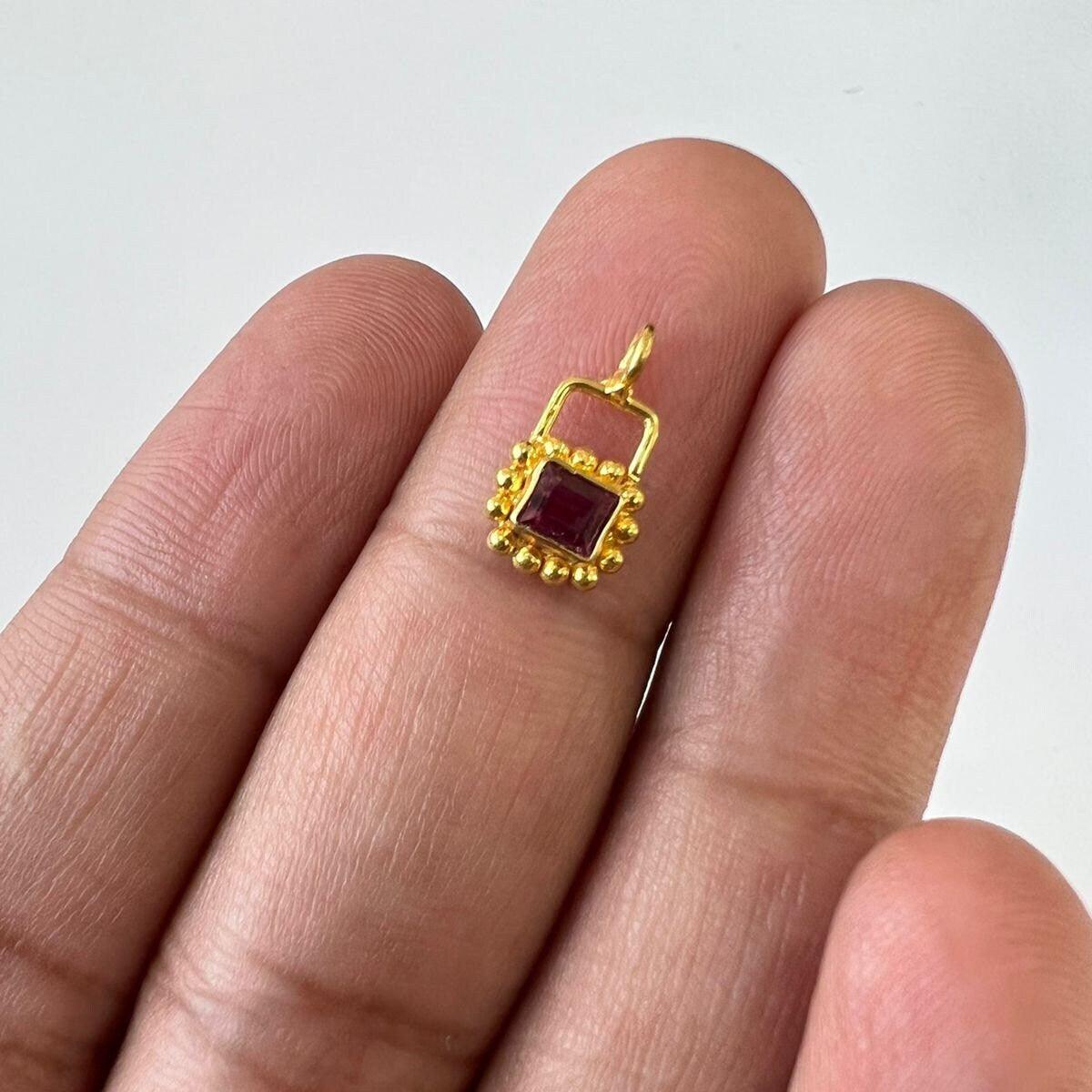 18k Solid Yellow Gold Charm Pendant 8x13mm - Kanika Creations