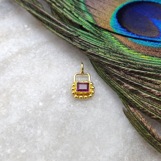 18k Solid Yellow Gold Charm Pendant 8x13mm - Kanika Creations