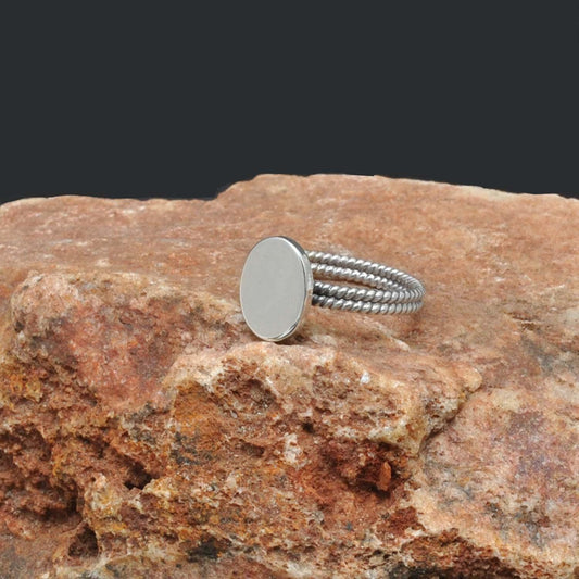 925 Sterling Silver Signet Twisted Band Ring Size 9 - Kanika Creations