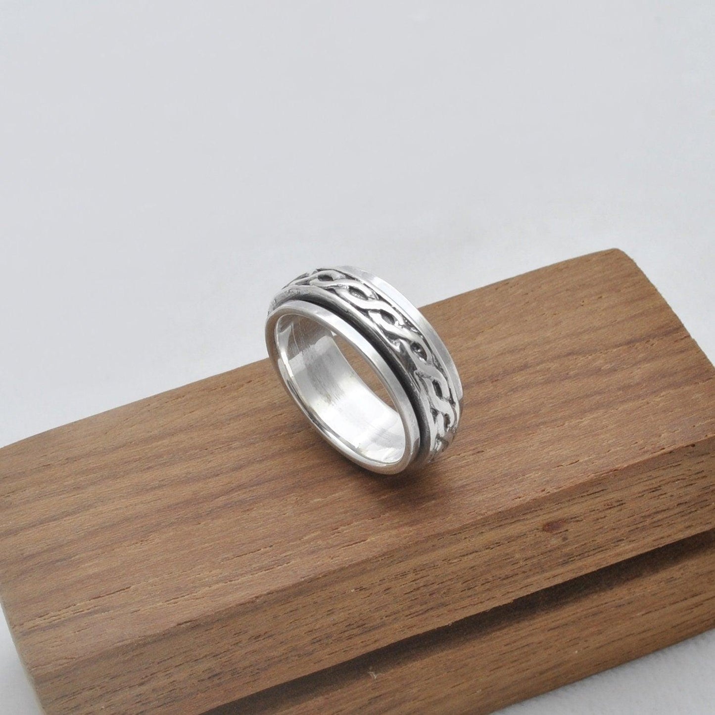Spinner Silver Curb Band Ring Size 7 - Kanika Creations