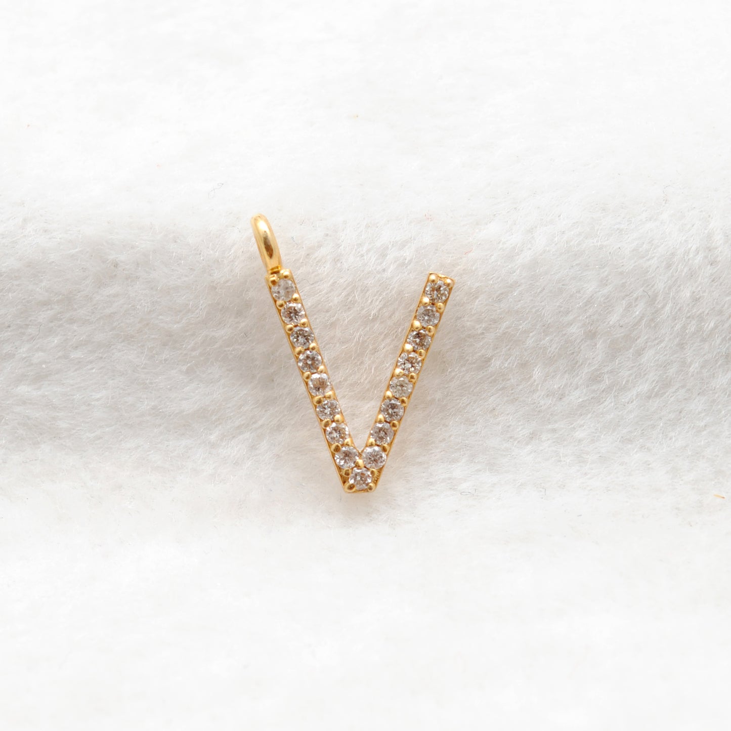 14K Gold Pavé Diamond V Letter Charm – Overhead View