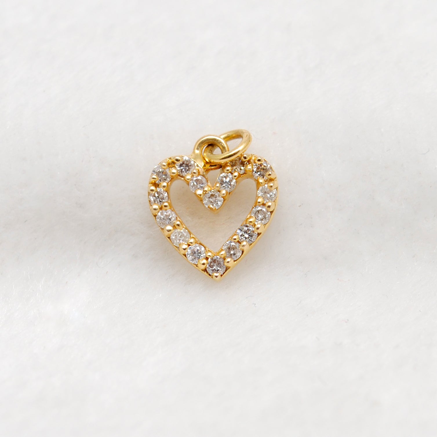 14K Solid Gold Diamond Heart Pendant – Overhead View