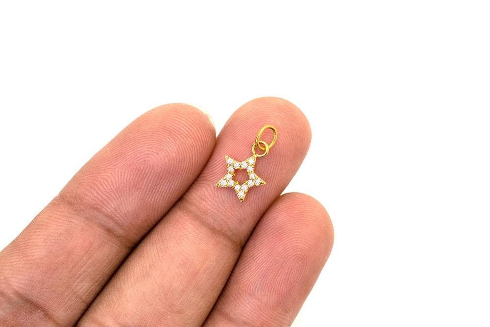 14K Solid Gold Pavé Diamond Star Charm – Front View