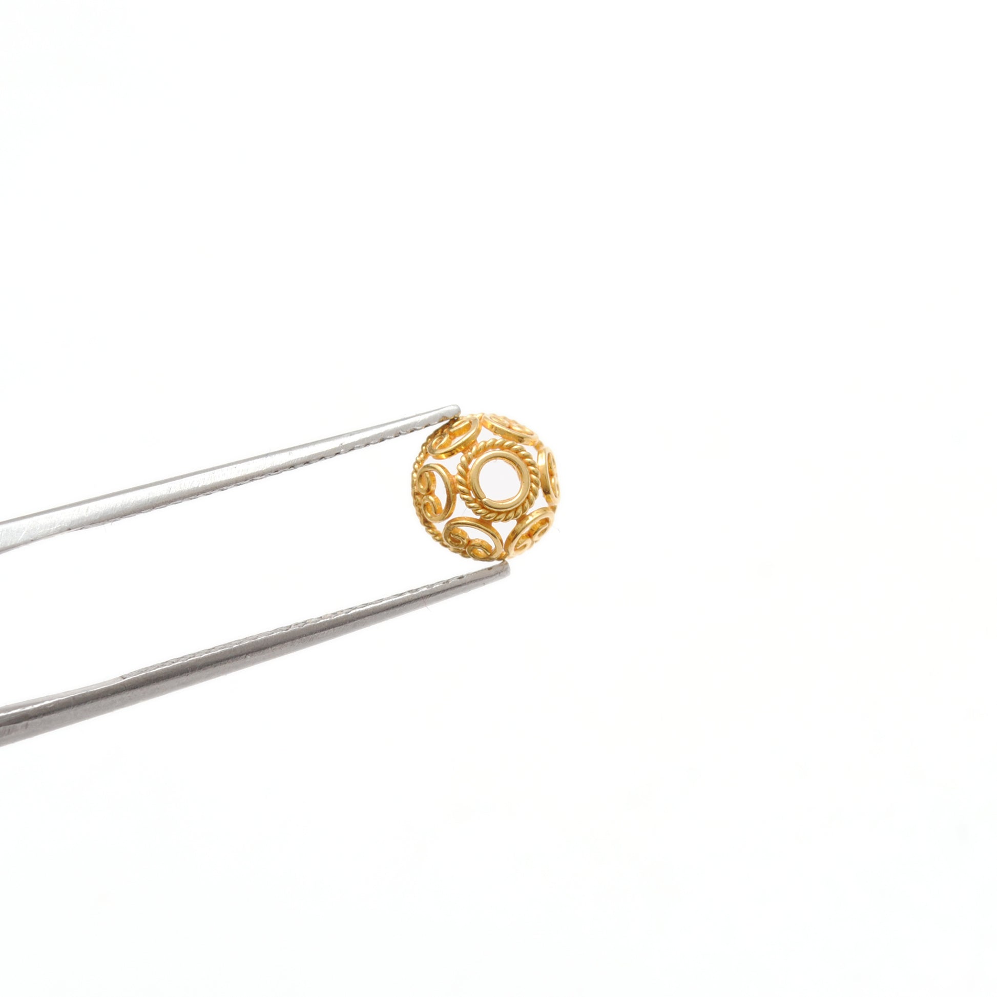 18K gold bead cap 7.5mm - hole size detail for jewelry wire