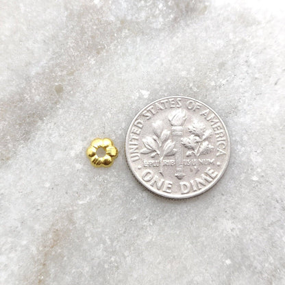 18K gold daisy spacer cap - petal close-up detail