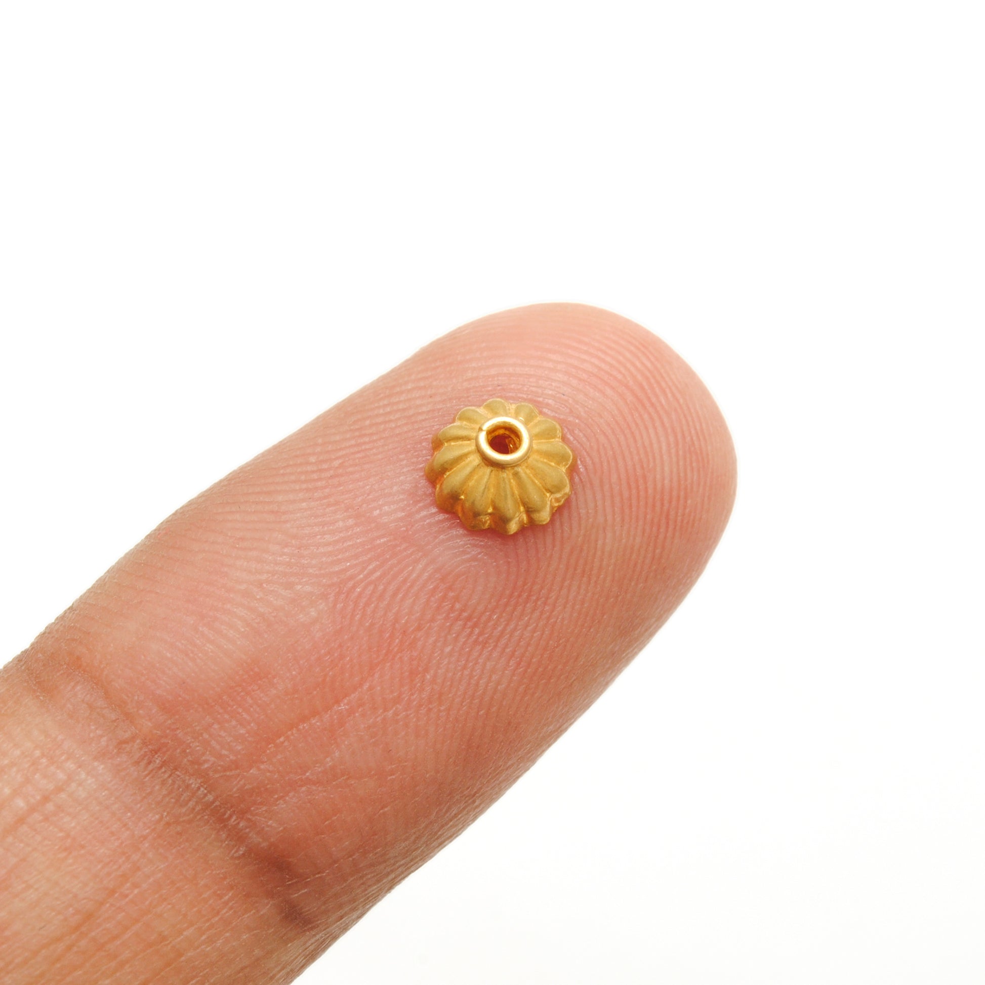 18K gold ending fancy bead cap 6mm - overhead view Jaipur