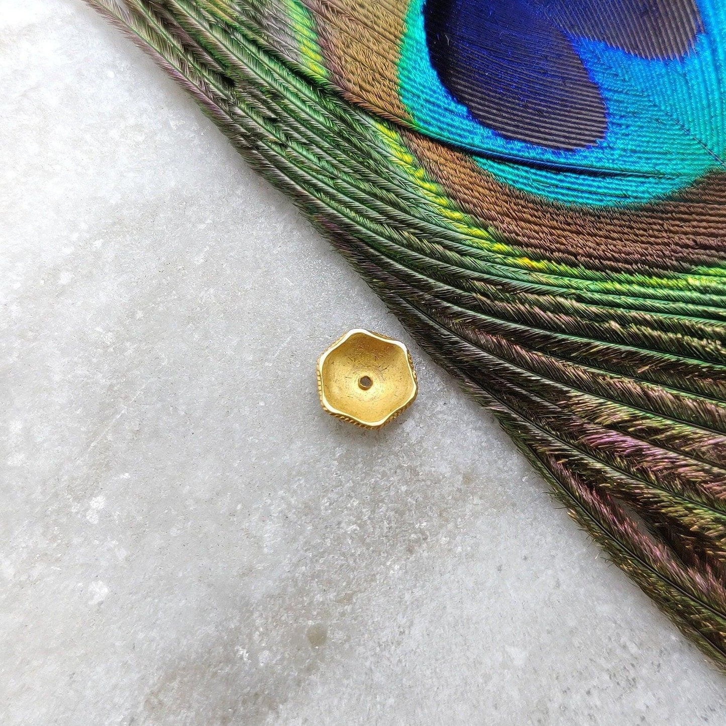 18K gold filigree bead cap 8mm - open lacework close-up