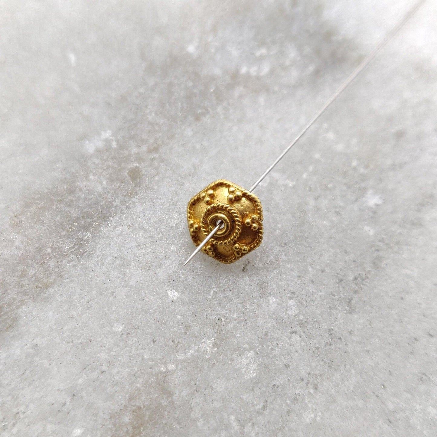 18K gold filigree bead cap 8mm - side profile detail