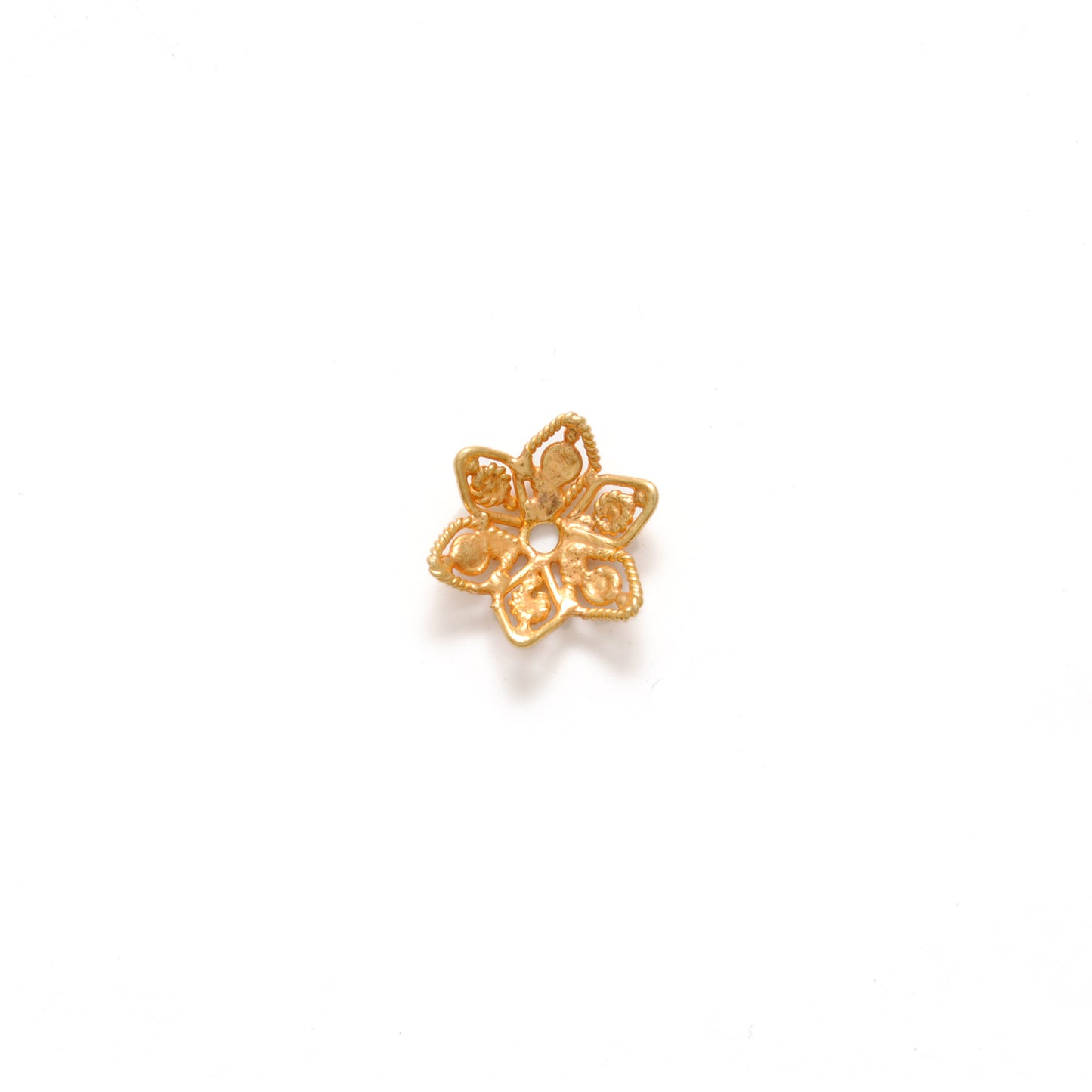 18K gold filigree star cap 11mm - close-up star lacework