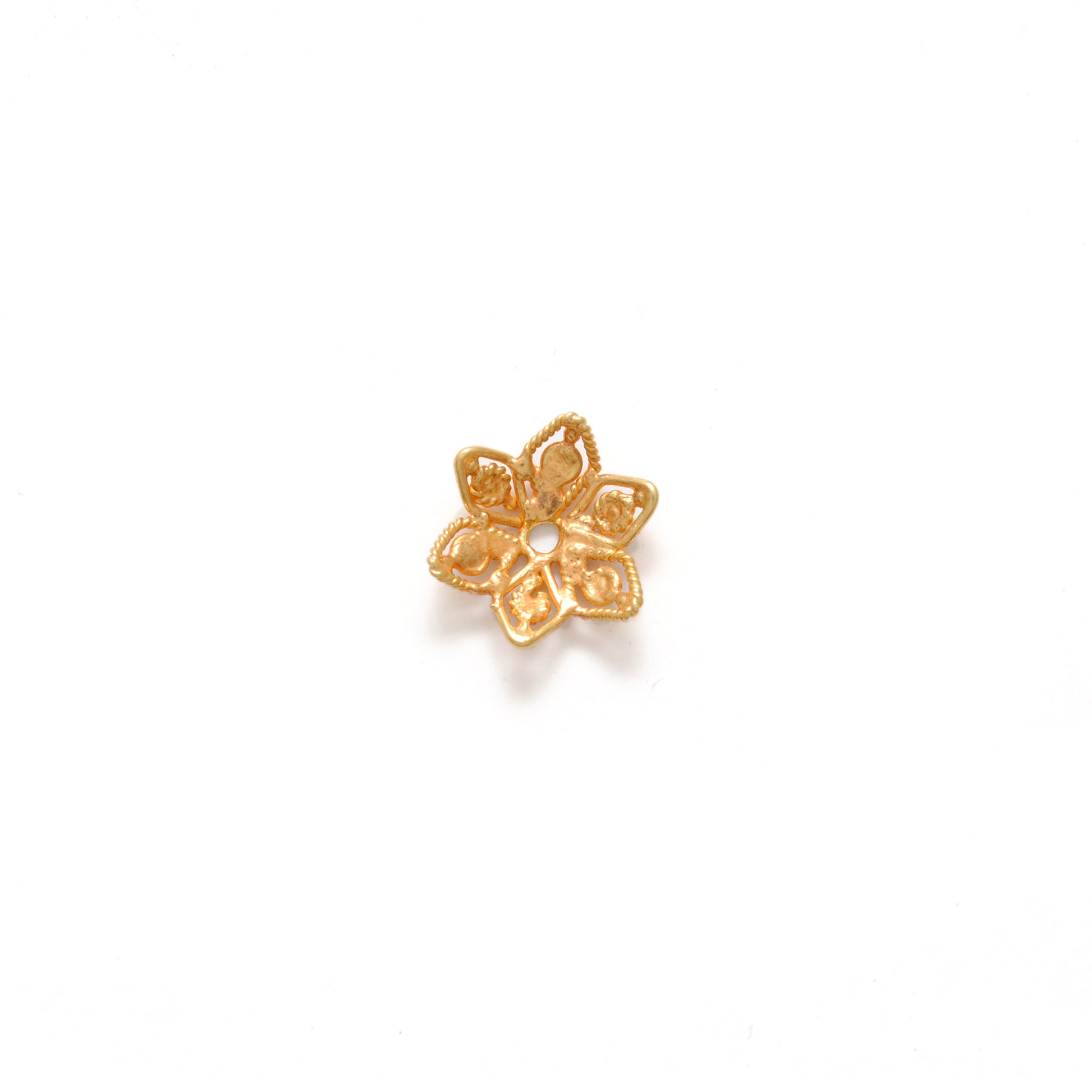 18K gold filigree star cap 11mm - close-up star lacework