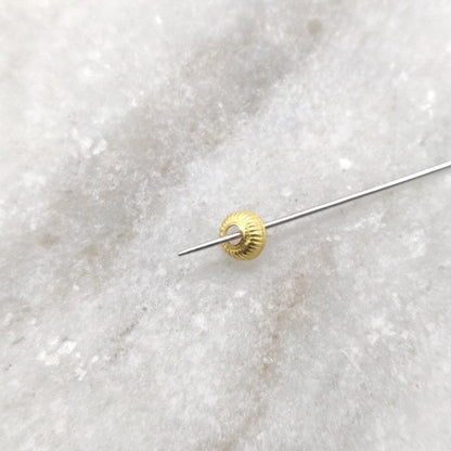18K gold floral bead cap - petal close-up high polish