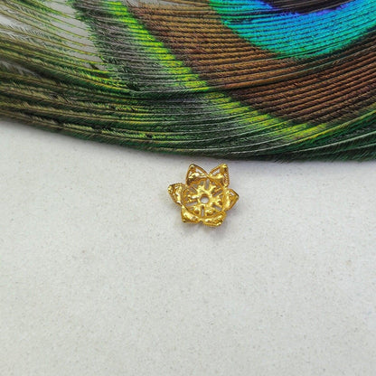 18K gold floral bead caps 10mm - close-up large petal detail