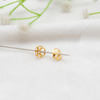 18K gold floral cap 8mm styled on gemstone strand