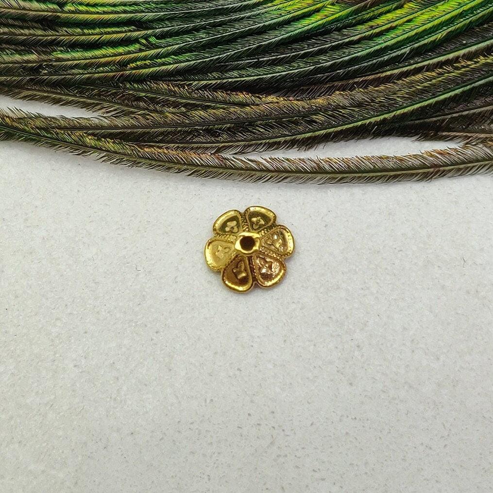 18K gold floral spacer cap 7.5x3mm - close-up petal detail