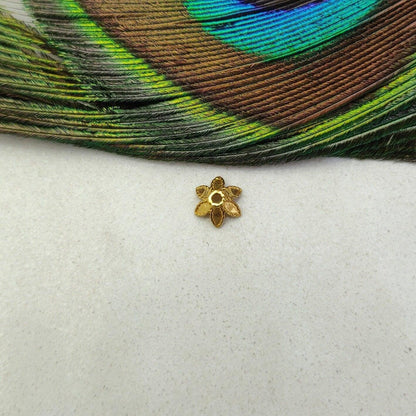 18K gold flower bead caps 7x3mm - close-up slim petal