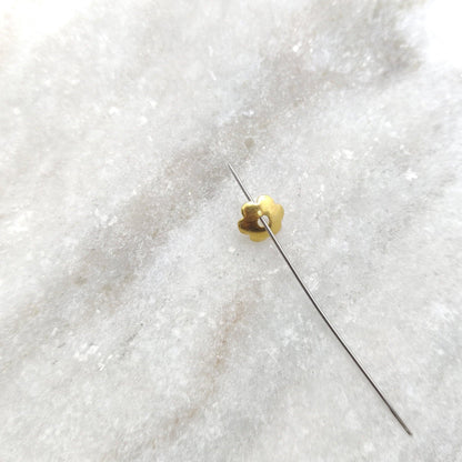 18K gold flower cap 7mm - close-up delicate petal detail