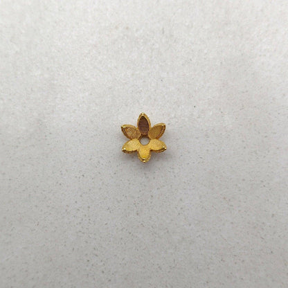 18K gold flower caps 7x3mm - overhead view Jaipur