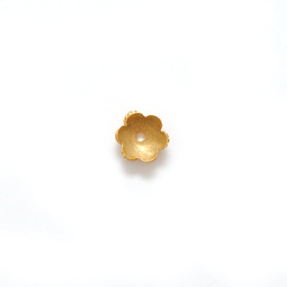 18K gold plain bead caps 6mm - close-up high polish