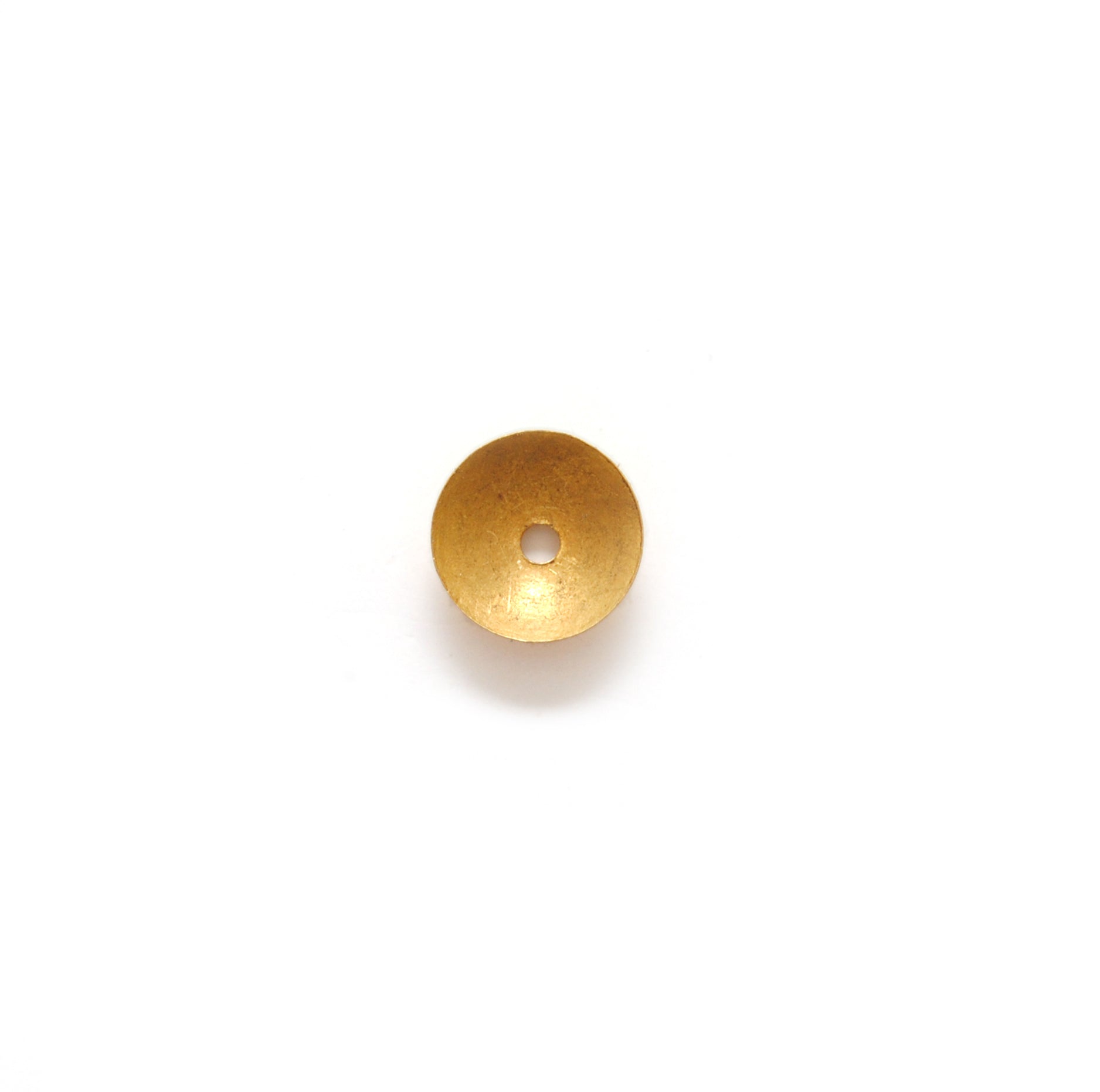 18K gold plain coin cap - close-up flat disc polish