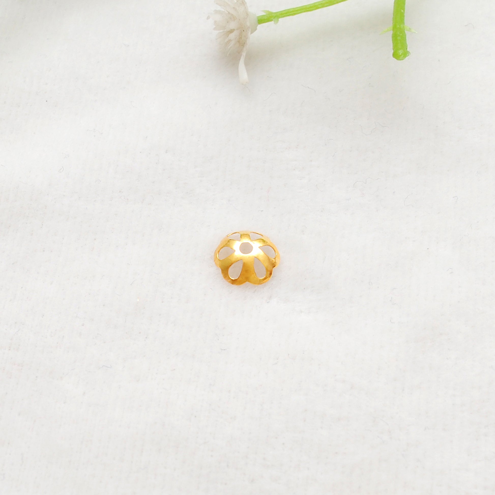 18K gold plain floral cap 8mm - side profile