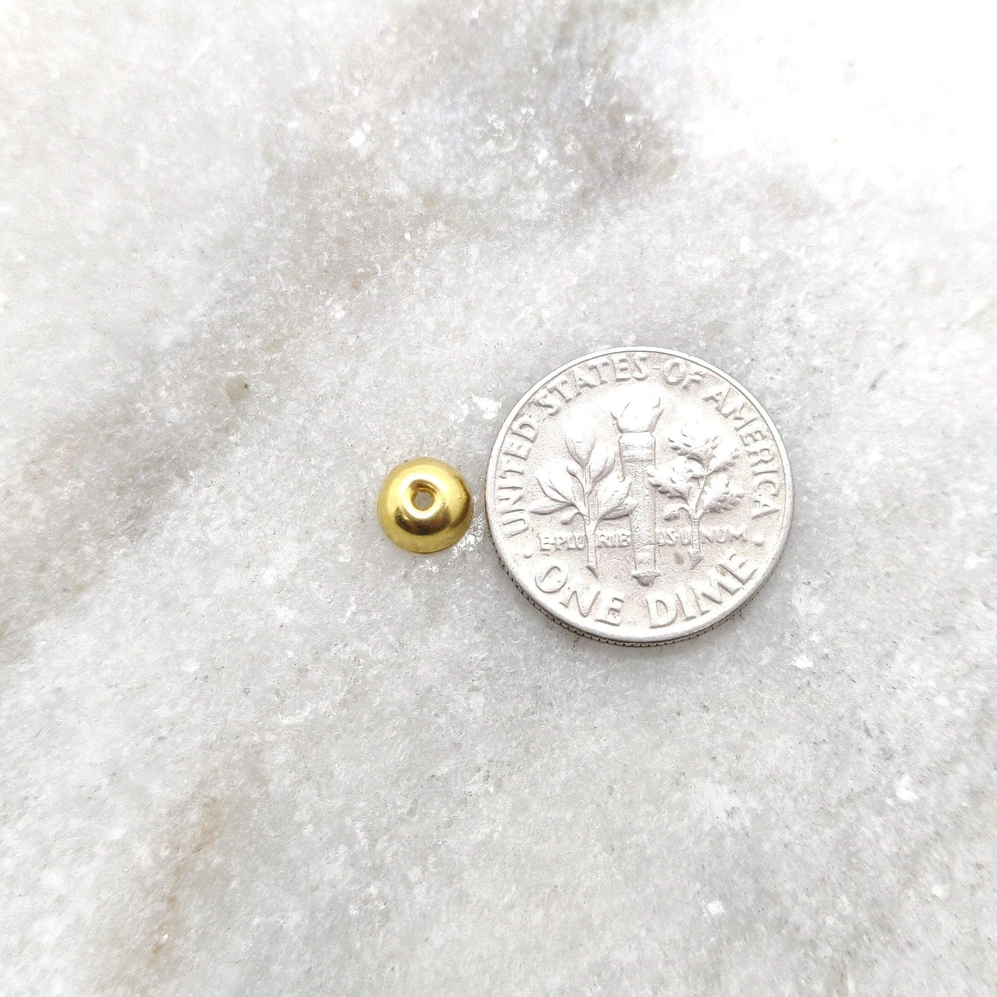 18K gold round plain cap 6mm - close-up minimalist detail