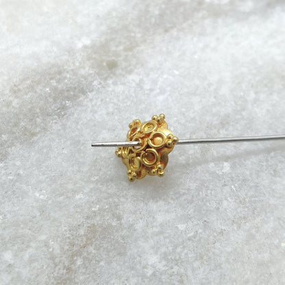 18K gold slim disc spacer cap 2x8.5mm - close-up ultra-flat