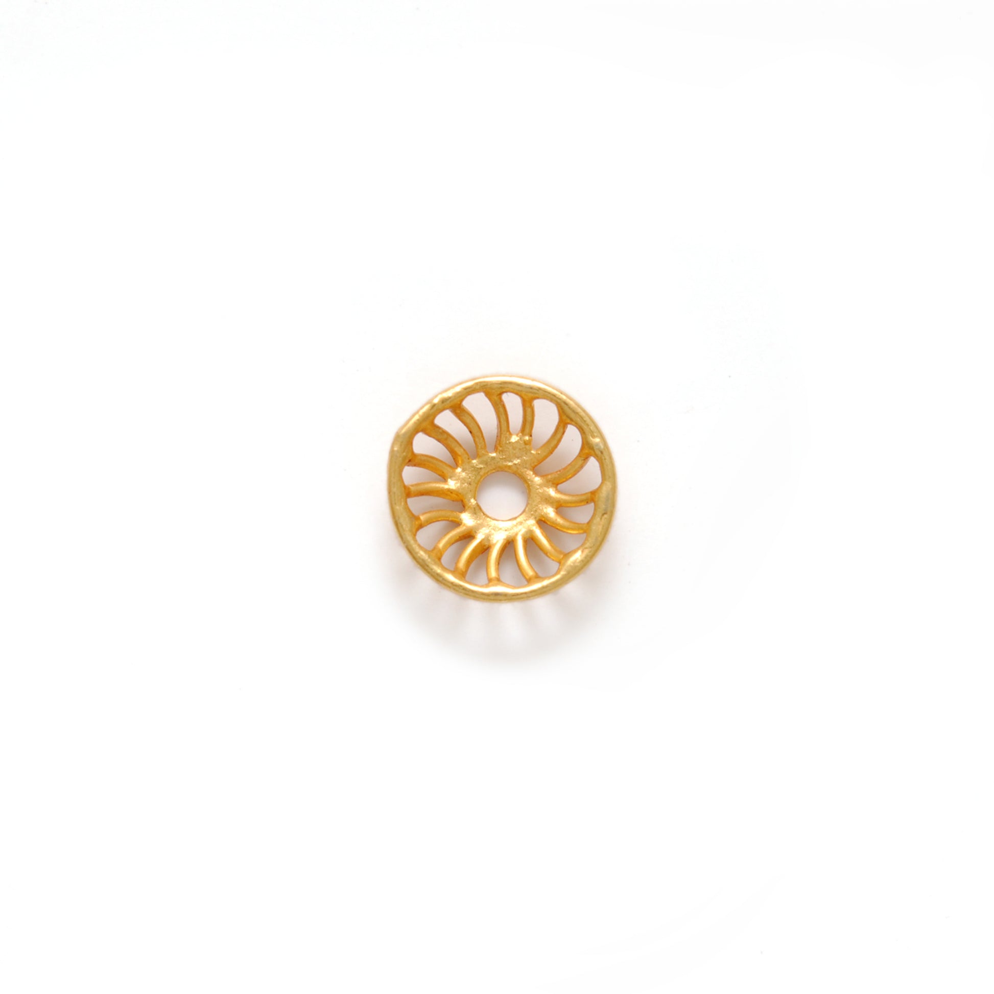 18K gold wheel cap bead 8mm - close-up flat ring detail