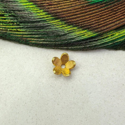 18K gold floral caps bead 7mm petal close-up detail